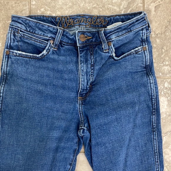 Wrangler Women’s High Rise Flare Jeans Sz 28 x 36 - Picture 3 of 15